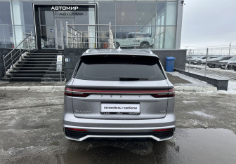 Подержанный автомобиль Geely Monjaro 2024 года (6 фото)