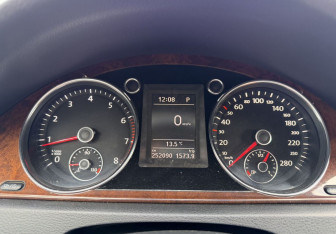 Подержанный автомобиль Volkswagen Passat CC 2012 года (9 фото)