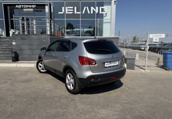 Подержанный автомобиль Nissan Qashqai 2008 года (7 фото)
