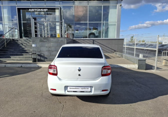 Подержанный автомобиль Renault Logan Sedan 2015 года (6 фото)