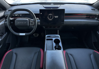 Подержанный автомобиль Jetour Dashing 2023 года (10 фото)