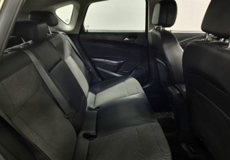 Подержанный автомобиль Opel Astra Hatchback 2011 года (12 фото)