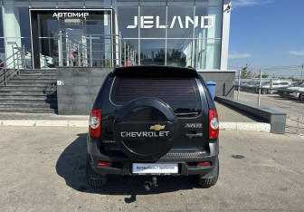 Подержанный автомобиль Chevrolet Niva 2012 года (6 фото)