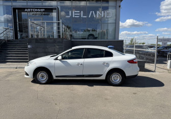 Подержанный автомобиль Renault Fluence 2013 года (8 фото)