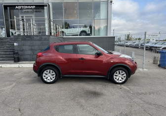 Подержанный автомобиль Nissan Juke 2012 года (4 фото)