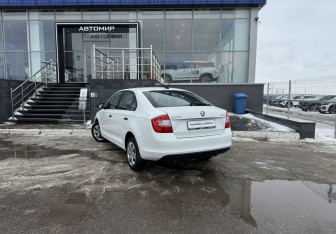 Подержанный автомобиль Skoda Rapid Liftback 2017 года (7 фото)