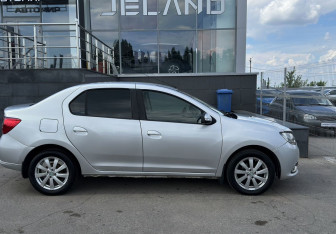 Подержанный автомобиль Renault Logan Sedan 2015 года (4 фото)