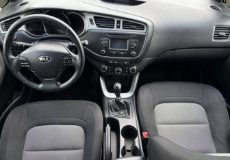Подержанный автомобиль Kia Ceed Hatchback 2013 года (10 фото)