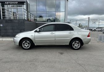 Подержанный автомобиль Toyota Corolla Sedan 2005 года (8 фото)