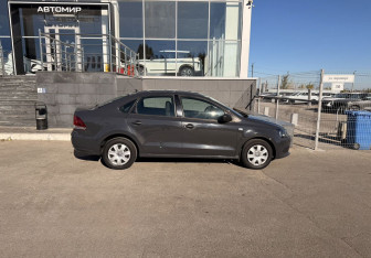 Подержанный автомобиль Volkswagen Polo Sedan 2013 года (4 фото)