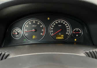 Подержанный автомобиль Opel Signum 2007 года (9 фото)