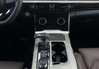 Подержанный автомобиль Exeed VX 2023 года (11 фото)