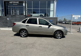 Подержанный автомобиль LADA (ВАЗ) Granta Sedan 2013 года (4 фото)