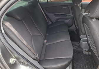 Подержанный автомобиль Kia Rio Sedan 2010 года (12 фото)