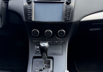 Подержанный автомобиль Mazda 3 Sedan 2013 года (11 фото)