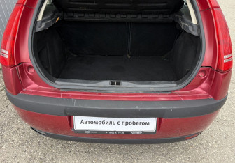 Подержанный автомобиль Citroen C4 Hatchback 2010 года (15 фото)