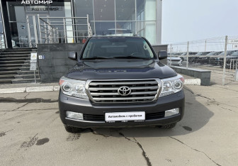 Подержанный автомобиль Toyota Land Cruiser Suv 2011 года (2 фото)