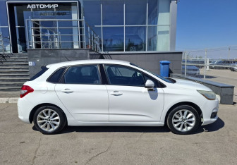 Подержанный автомобиль Citroen C4 Hatchback 2012 года (4 фото)