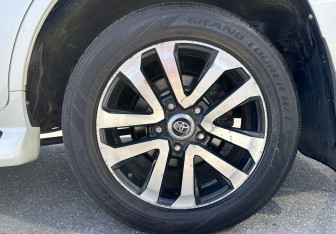 Подержанный автомобиль Toyota Land Cruiser Suv 2015 года (15 фото)