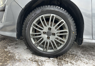 Подержанный автомобиль Peugeot 308 Hatchback 2010 года (15 фото)