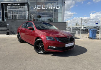 Подержанный автомобиль Skoda Octavia Liftback 2018 года (3 фото)