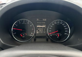 Подержанный автомобиль Nissan X-Trail 2014 года (9 фото)