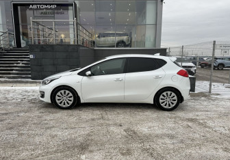 Подержанный автомобиль Kia Ceed Hatchback 2017 года (8 фото)