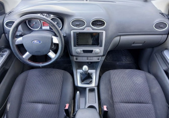 Подержанный автомобиль Ford Focus Sedan 2010 года (10 фото)