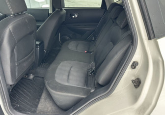 Подержанный автомобиль Nissan Qashqai 2010 года (12 фото)