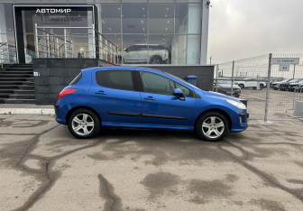 Подержанный автомобиль Peugeot 308 Hatchback 2010 года (4 фото)