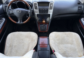 Подержанный автомобиль Lexus RX 2005 года (10 фото)