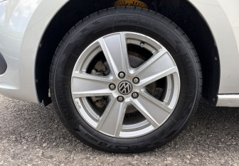 Подержанный автомобиль Volkswagen Polo Sedan 2012 года (13 фото)