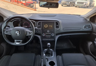 Подержанный автомобиль Renault Megane Hatchback 2018 года (10 фото)