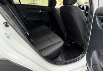 Подержанный автомобиль Kia Rio Hatchback 2020 года (12 фото)