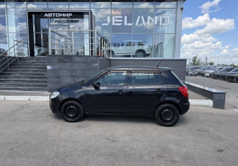 Подержанный автомобиль Skoda Fabia Hatchback 2008 года (8 фото)