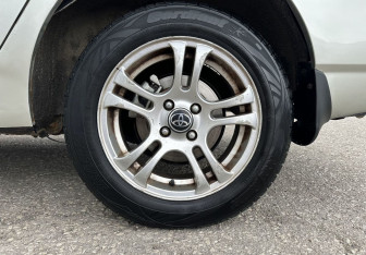 Подержанный автомобиль Toyota Corolla Sedan 2005 года (15 фото)