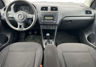 Подержанный автомобиль Volkswagen Polo Sedan 2012 года (10 фото)
