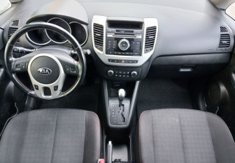 Подержанный автомобиль Kia Venga 2015 года (10 фото)