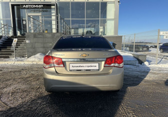 Подержанный автомобиль Chevrolet Cruze Sedan 2011 года (6 фото)