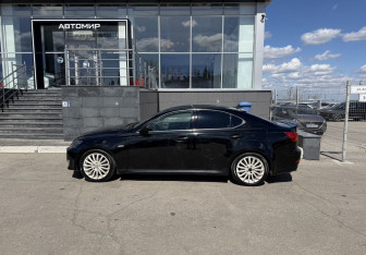 Подержанный автомобиль Lexus IS Sedan 2006 года (8 фото)