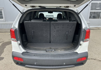 Подержанный автомобиль Kia Sorento 2011 года (16 фото)