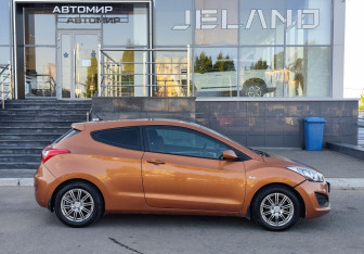 Подержанный автомобиль Hyundai i30 Hatchback 2015 года (4 фото)