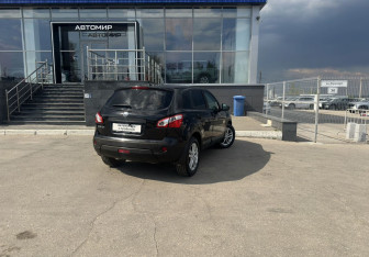 Подержанный автомобиль Nissan Qashqai 2013 года (5 фото)