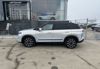 Подержанный автомобиль Jaecoo J7 2024 года (8 фото)