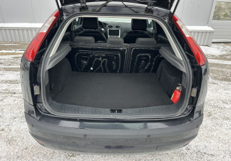 Подержанный автомобиль Ford Focus Hatchback 2007 года (15 фото)