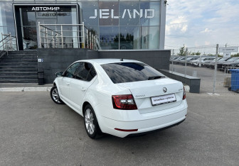 Подержанный автомобиль Skoda Octavia Liftback 2020 года (7 фото)