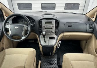 Подержанный автомобиль Hyundai Grand Starex 2009 года (10 фото)