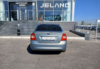Подержанный автомобиль Ford Focus Sedan 2010 года (6 фото)