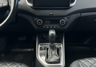Подержанный автомобиль Hyundai Creta 2019 года (11 фото)