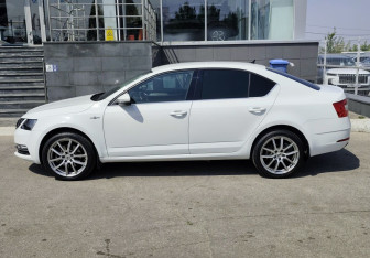 Подержанный автомобиль Skoda Octavia Liftback 2020 года (8 фото)